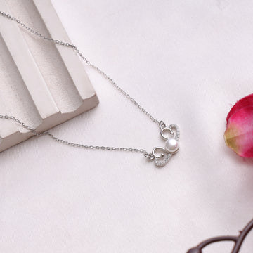 Pearl Heart – Silver Necklace with Classic Pearl Accent